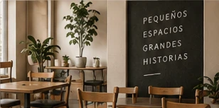 Cafetería pequeña y acogedora con pizarra de pared: Pequeños espacios grandes historias